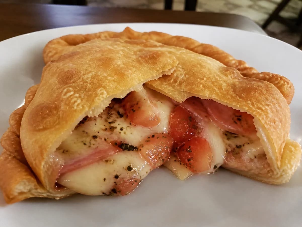 Empanada napolitana